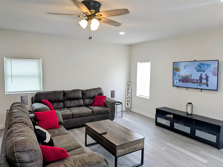 8910 Franklin Ave — Photo 4