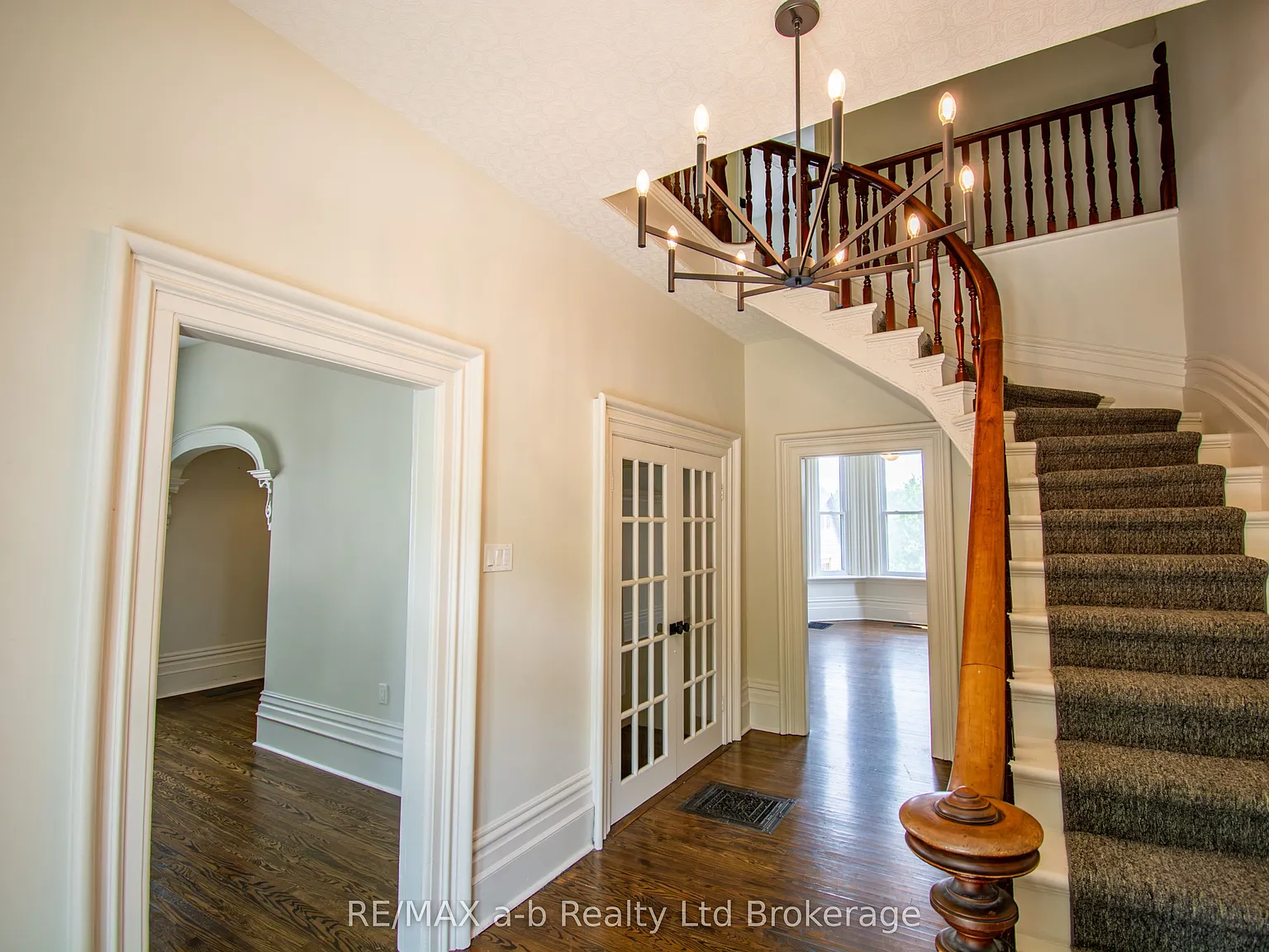 5 bed, $1,000 — Photo 3
