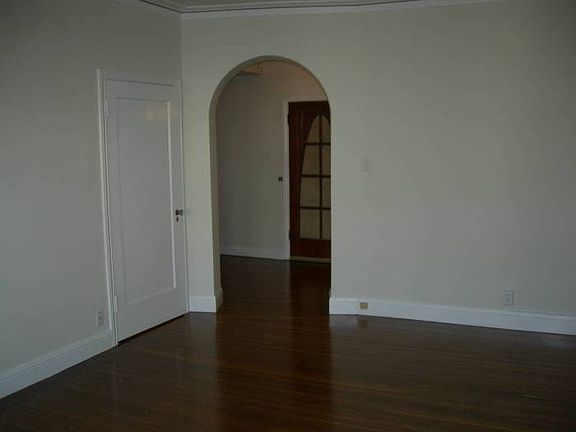 Liv Rm to Entry Hall