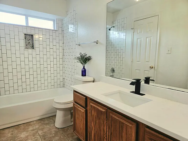 2040 Londonderry Dr — Photo 10