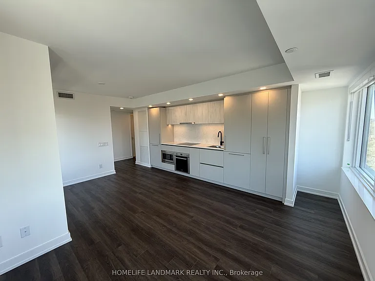 609 Sherbourne St — Photo 3
