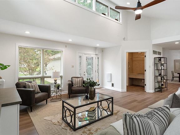 4th image of 12295 Autumn Hill Dr