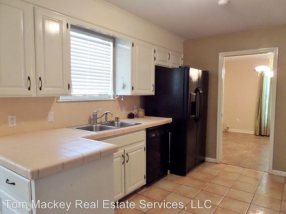 3rd image of 15859 Malvern Hill Ave