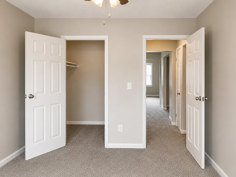 Roanoke Court Apartments — Photo 18