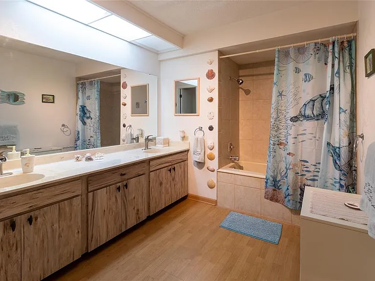 4660 La Jolla Dr — Photo 25