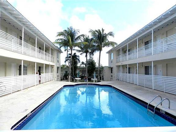 2nd image of 8401 Byron Ave APT 6