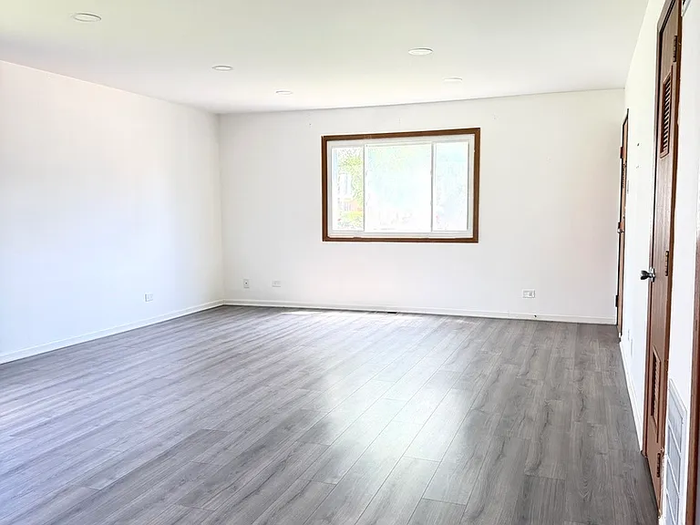 311 Dawn Ct #1 — Photo 5