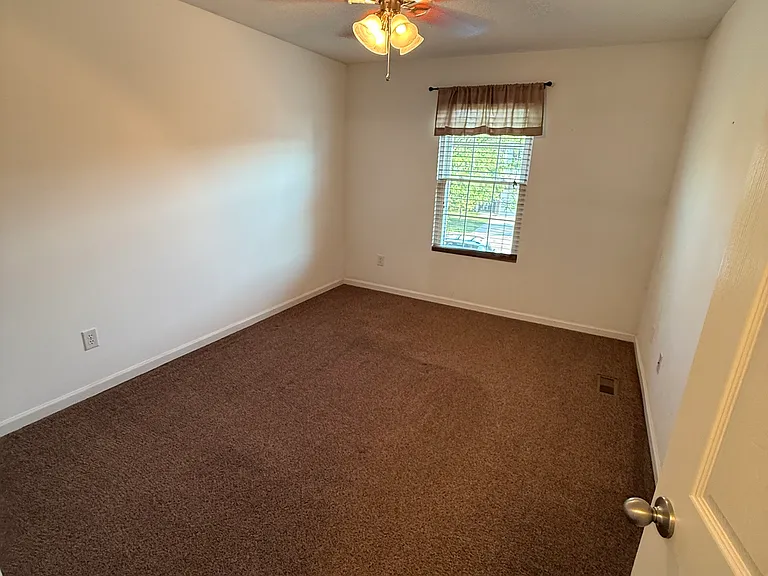 2413 Shadow Bend Dr — Photo 18
