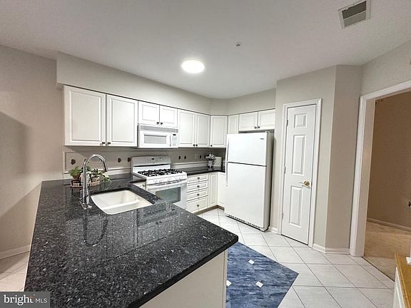 5th image of 12103 Tullamore Ct Unit 204