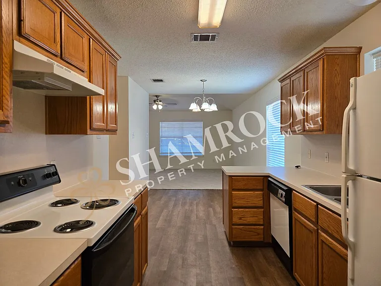 1024 Parkview Cir — Photo 7