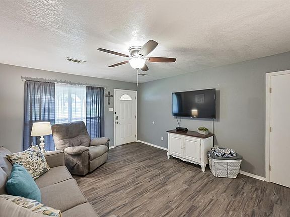 4th image of 13736 Birchlawn Dr