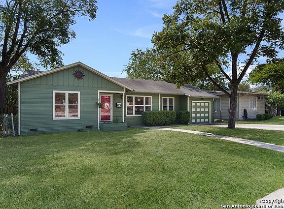 3rd image of 3252 W Woodlawn Ave