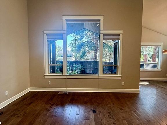 5th image of 60354 Hedgewood Ln