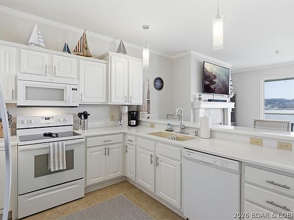 4th image of 230 Plaza Gardens Ct Unit 2C