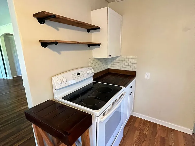 8906 Lee Road 146 — Photo 11