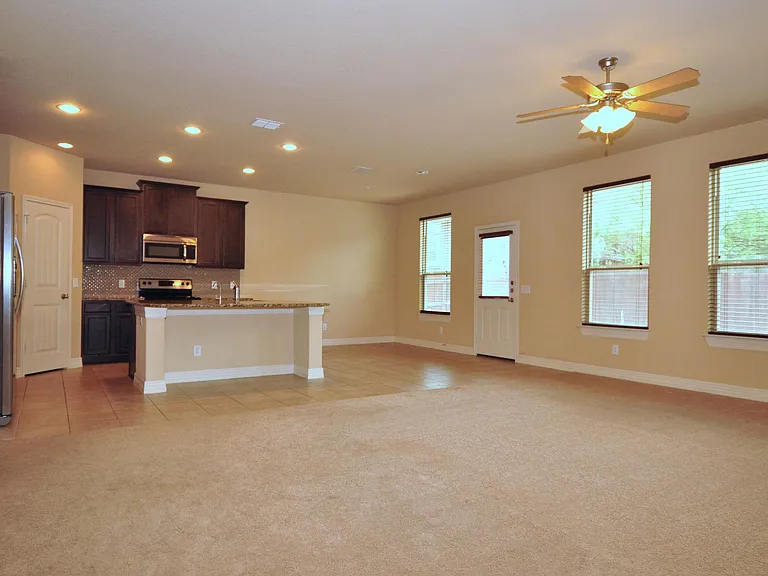 5496 Devonwood St — Photo 4