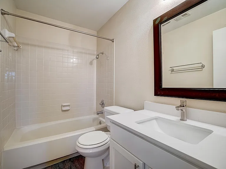 Rockwood Apartments — Photo 40