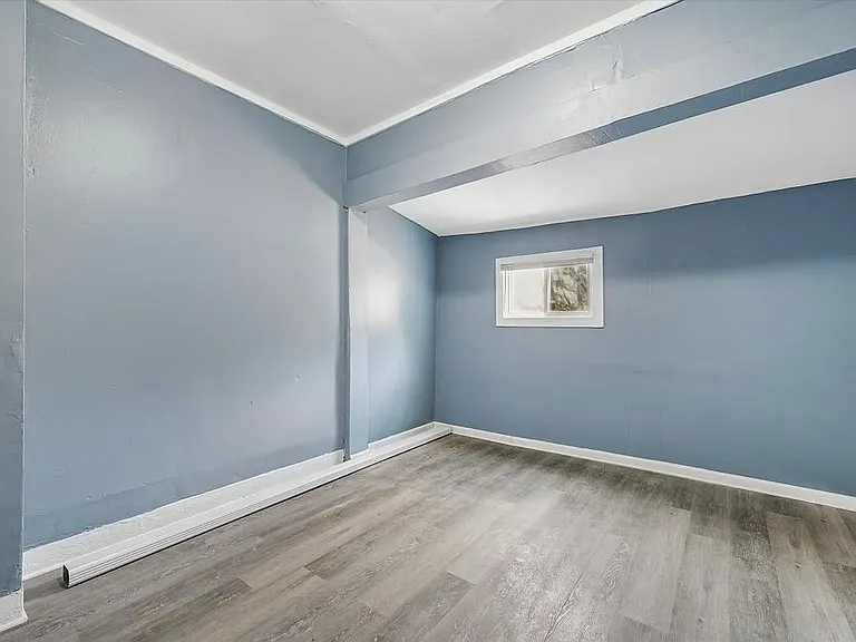 1110 Morton Ave — Photo 9