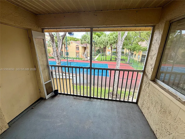 1012 Coral Club Dr #1012 — Photo 18