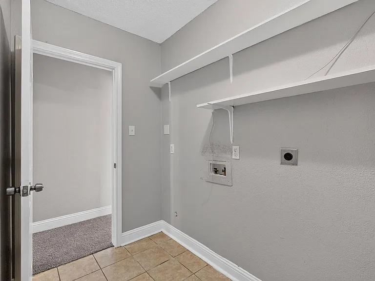 2521 Winter Oak St — Photo 33