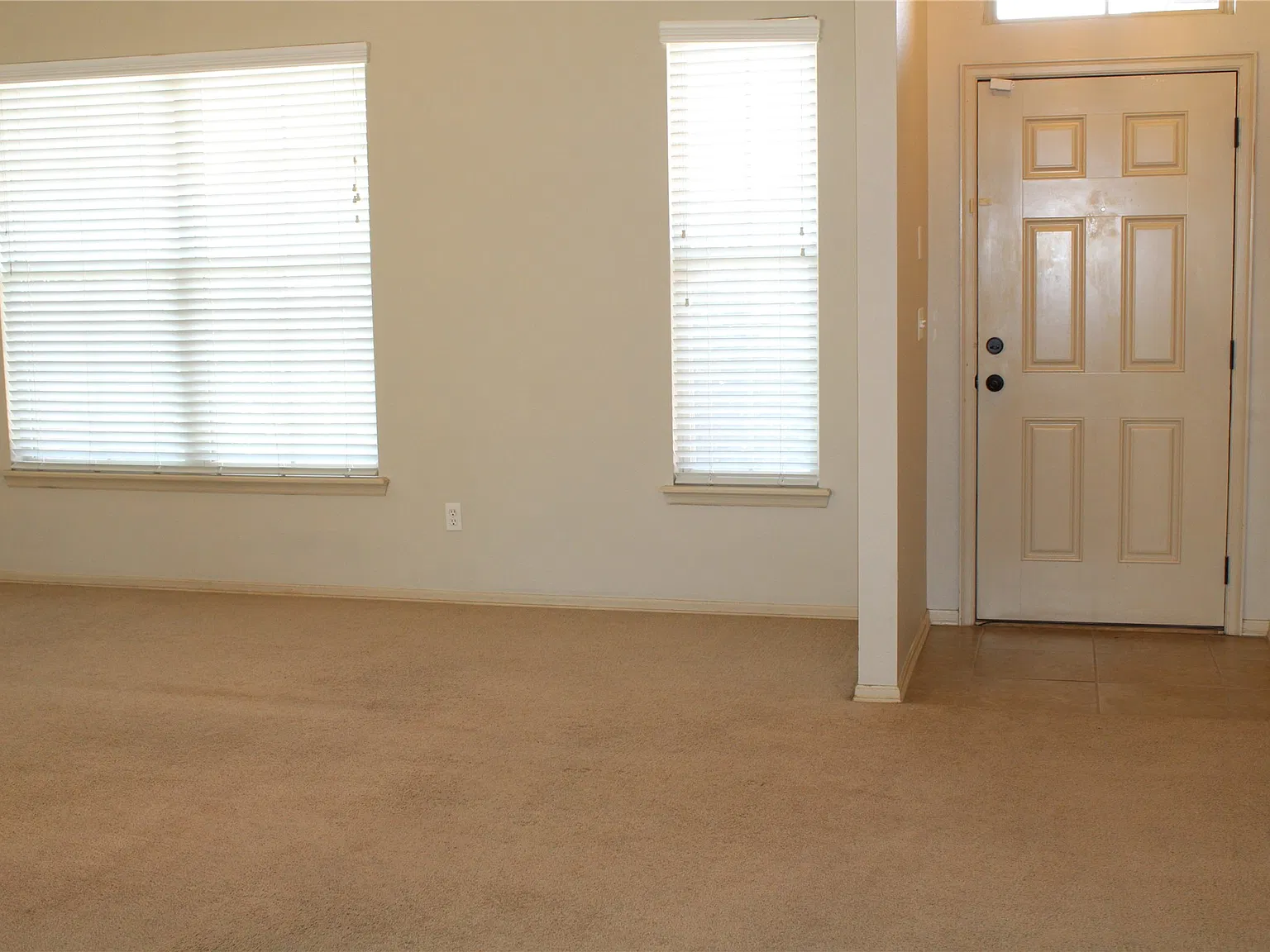 3 bed, 2.0 bath, 1727 sqft, $1,795 — Photo 2