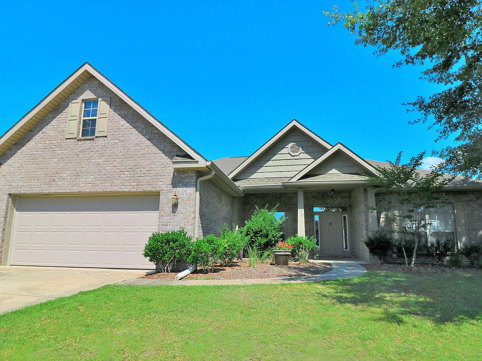 1st image of 136 Crab Apple Ave