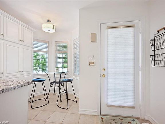 5th image of 3243 New St #5