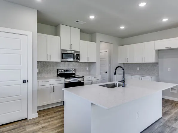 4220 Clovis Ct, Midlothian, TX 76065