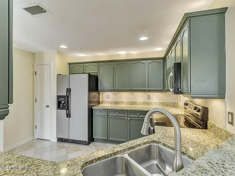 400 E Bay St #504 — Photo 66