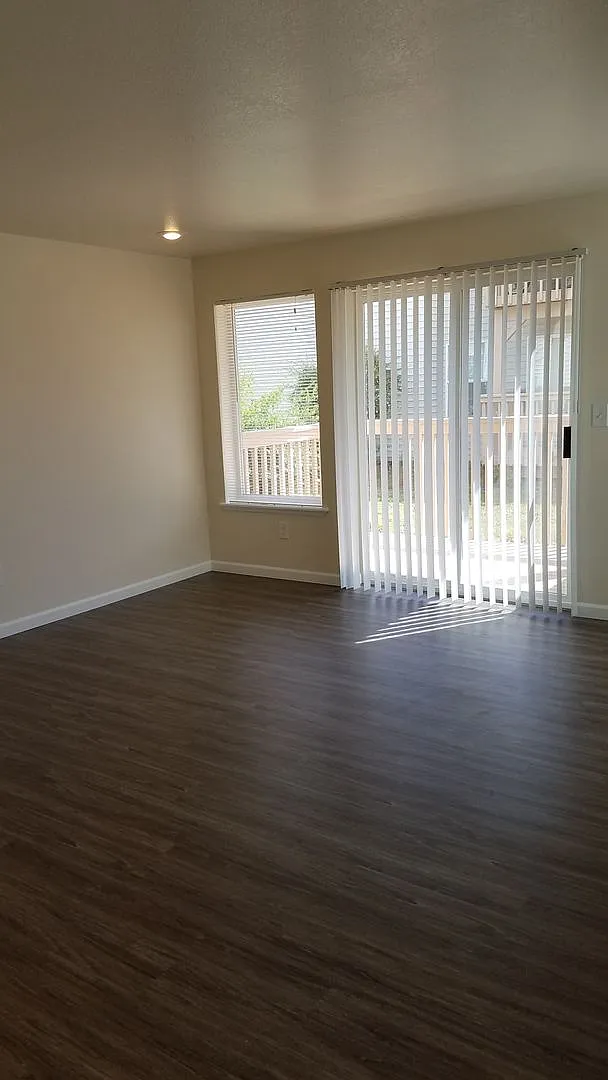 5680 Eagle Pkwy — Photo 3