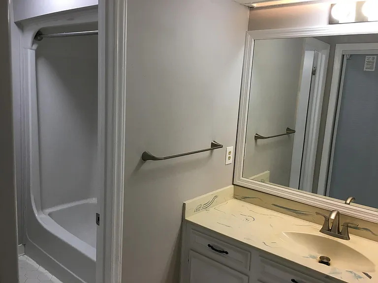 2909 Canterbury Dr — Photo 16