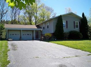 98 Hillary Dr, Rochester, NY 14624