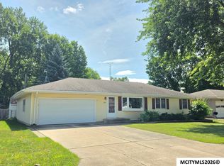 254 Parkridge Dr, Mason City, IA 50401