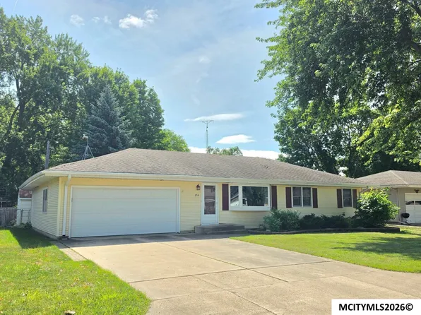 254 Parkridge Dr, Mason City, IA 50401