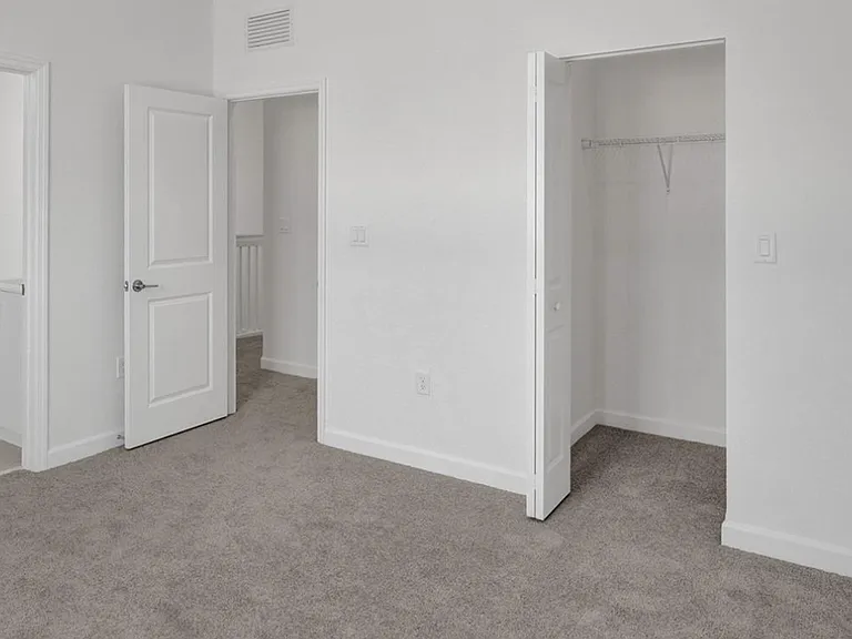 7276 SE 14th Ct — Photo 9