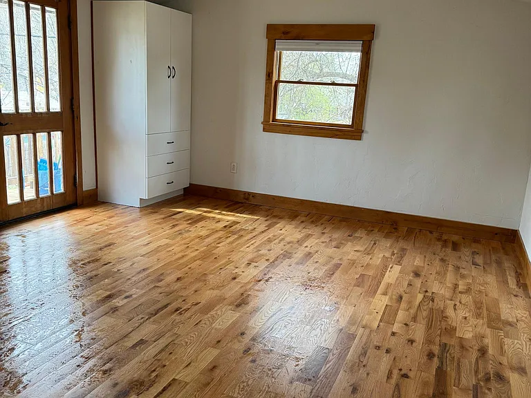 1029 W Oak St — Photo 2