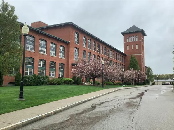 1 Tupperware Dr Unit 221, North Smithfield, RI 02896