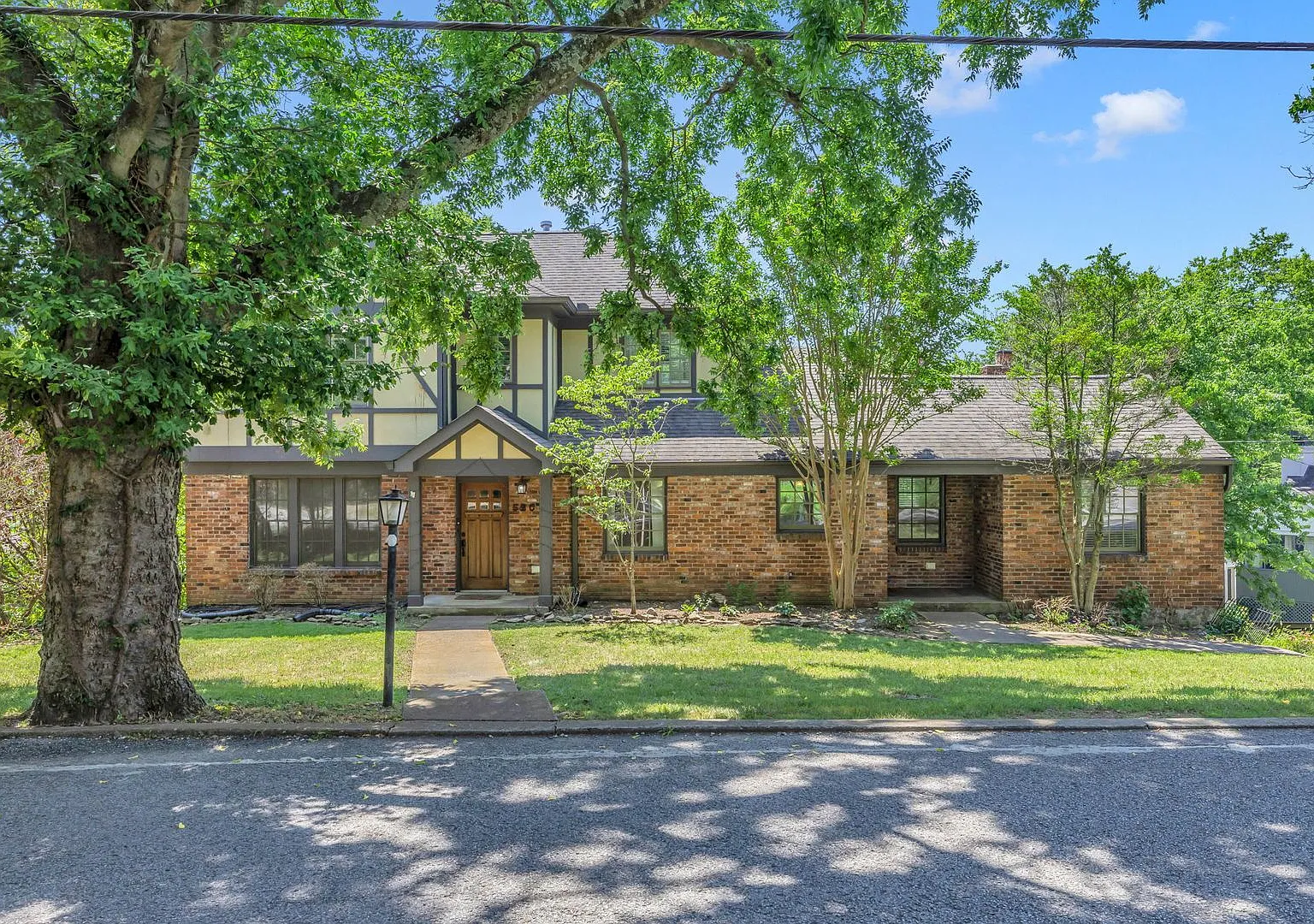 Beautifully maintained and move-in ready 4BR home with a basement — Photo 3