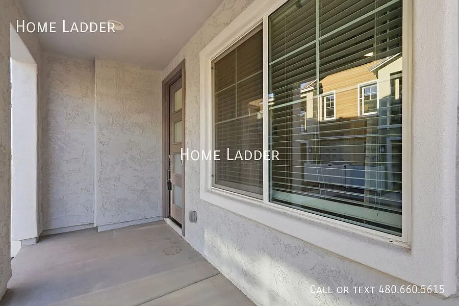 Beautiful 3 Bed Townhome Hawes Crossing Community! — Photo 4