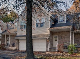 54 Parkside Ct, Wayne, NJ 07470