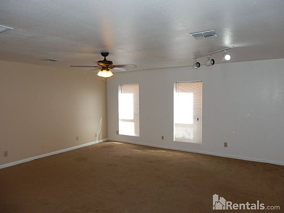 3rd image of 1108 N Kadota Ave
