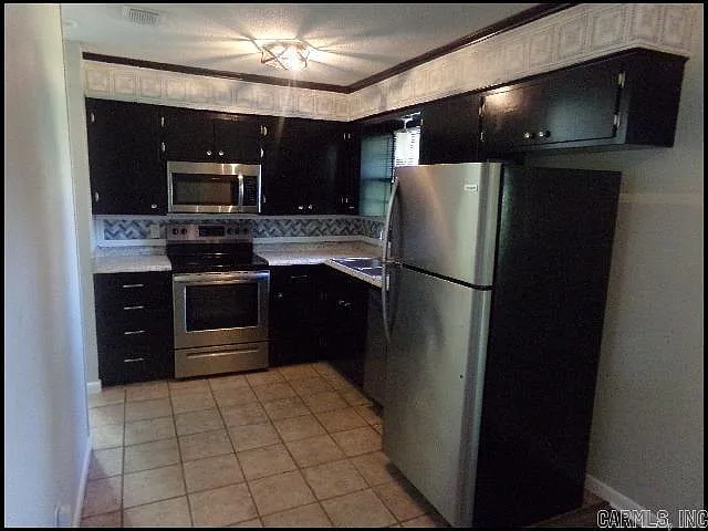 4 bed, 1.0 bath, 1250 sqft, $1,185 — Photo 4