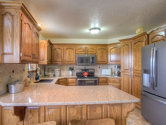 4th image of 1024 Joanne Dr