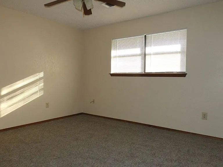 6410 SW Glenhaven Ave — Photo 7