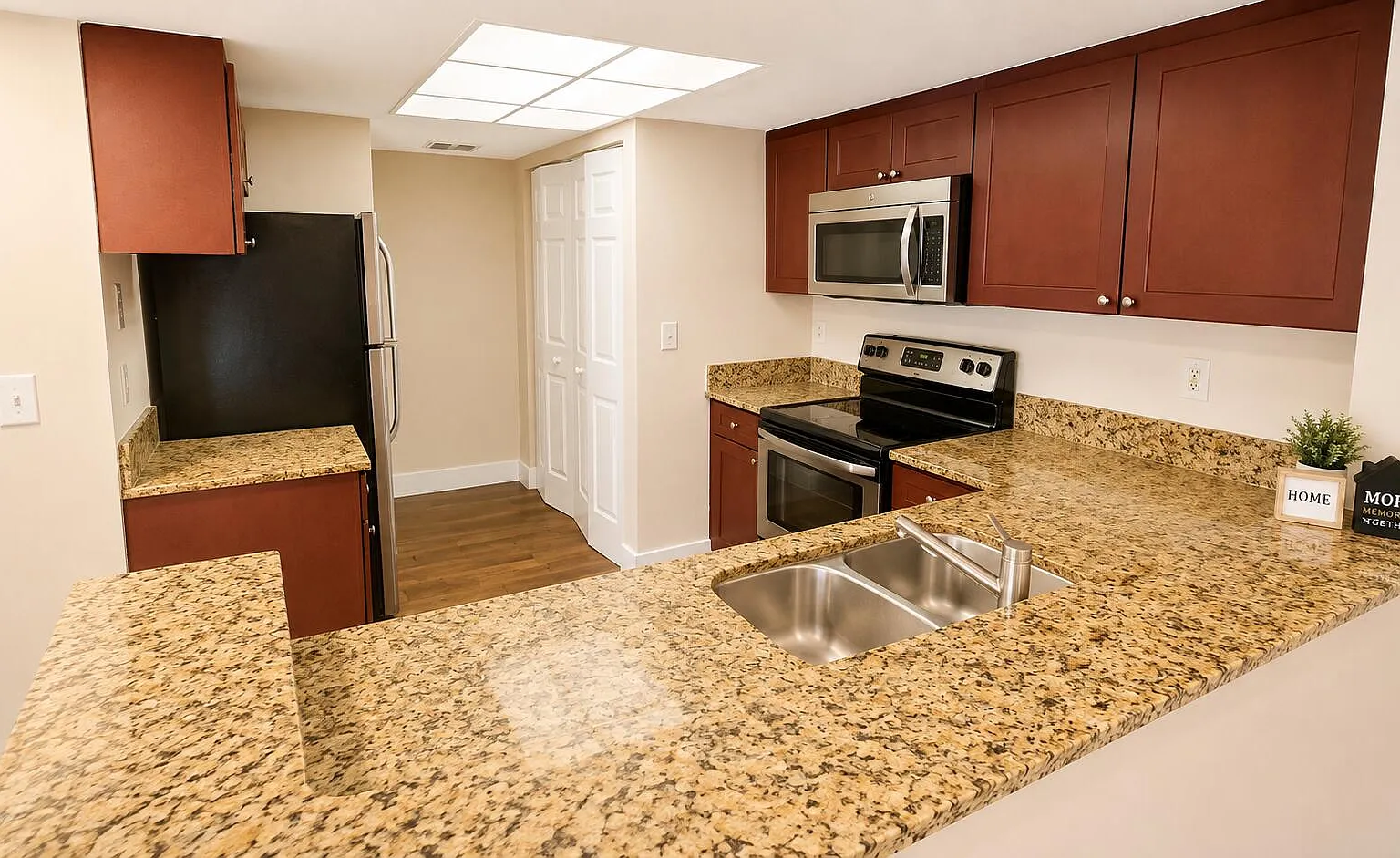 2 bed, 2.0 bath, 986 sqft, $2,000 — Photo 4