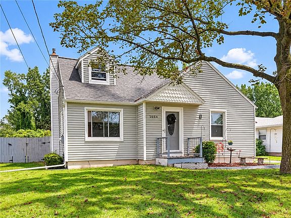2nd image of 2054 Maiden Ln