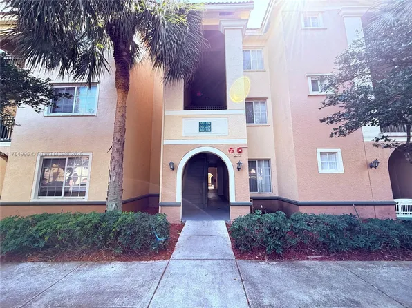2586 Centergate Dr APT 104, Hollywood, FL 33025