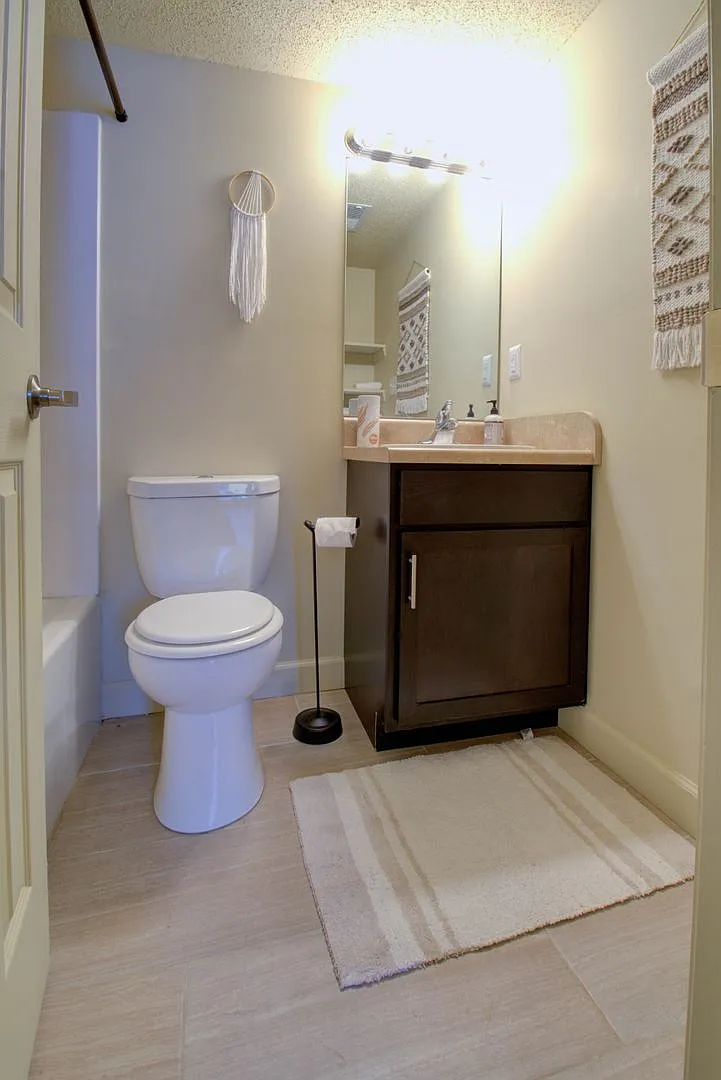 Stadium Apartments — Photo 3