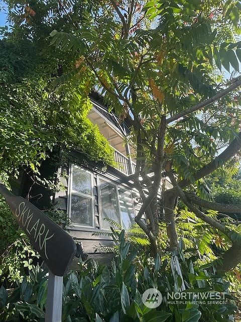 2nd image of 6535 Whitman Street NE