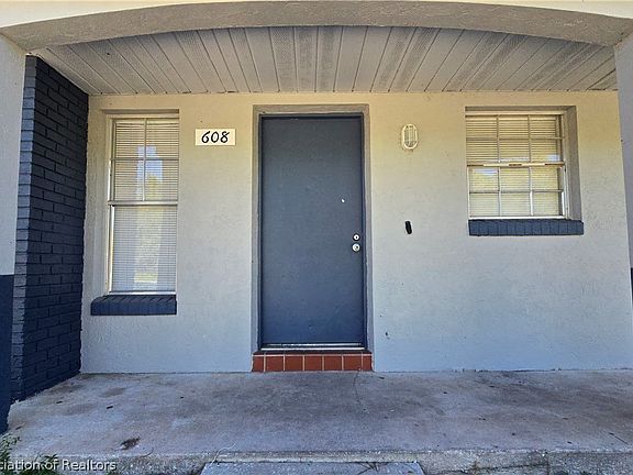 3rd image of 608 Jupiter Ave NW